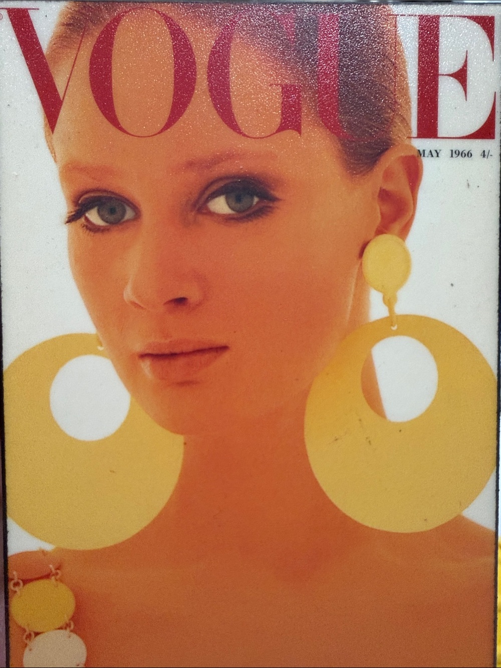 Vogue Retro Fashion magazine cover art